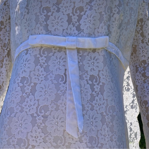 Vintage All Lace White 1960s Wedding Gown Size Medium - Picture 6 of 13